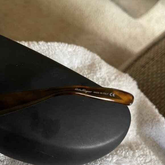 Ferragamo Sunglasses - Picture 6 of 9